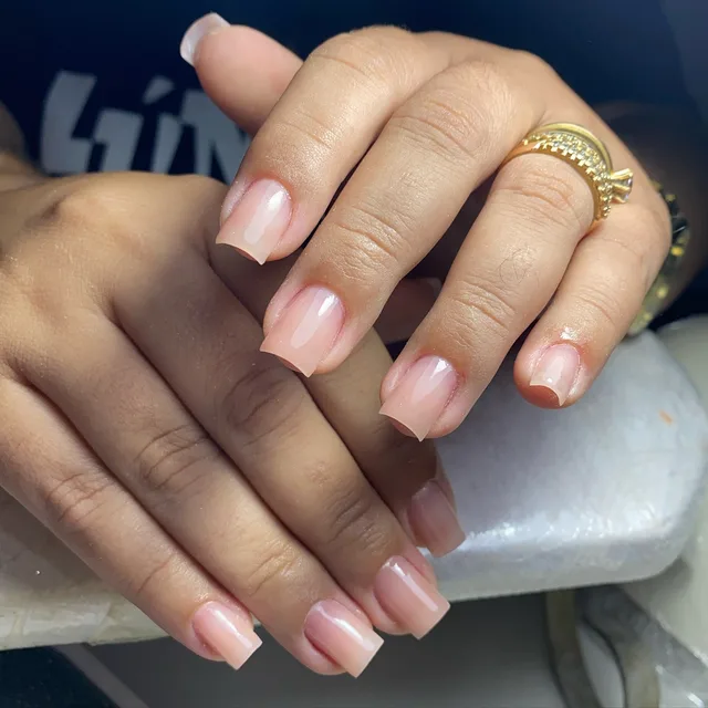Banho de gel em unha natural
